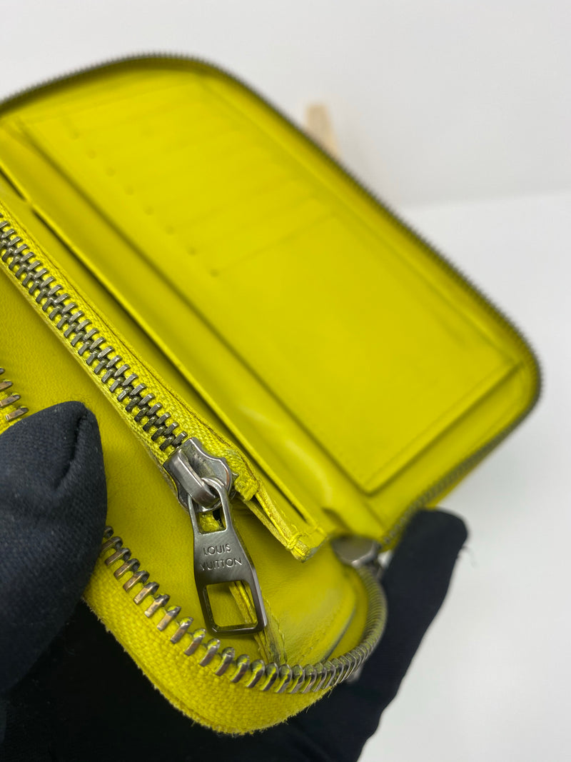 Louis Vuitton Vertical Zippy wallet infini leather